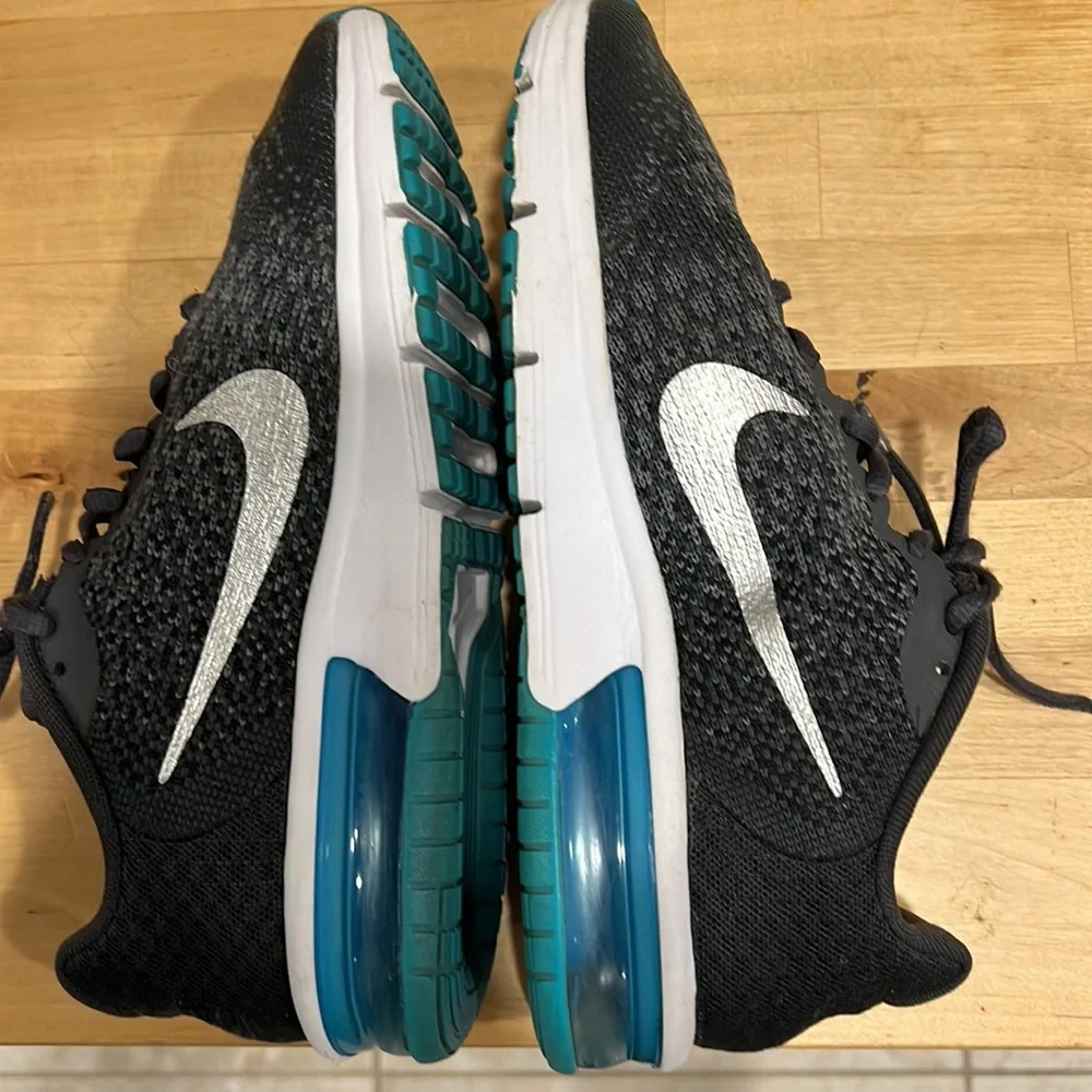 Nike AirMax Running Shoes, size 6 - Picture 4 of 12